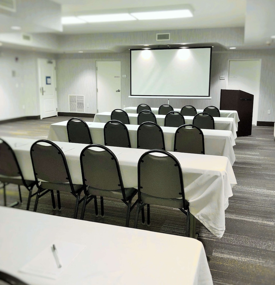 Hampton Inn Williamsport-Downtown 32/40