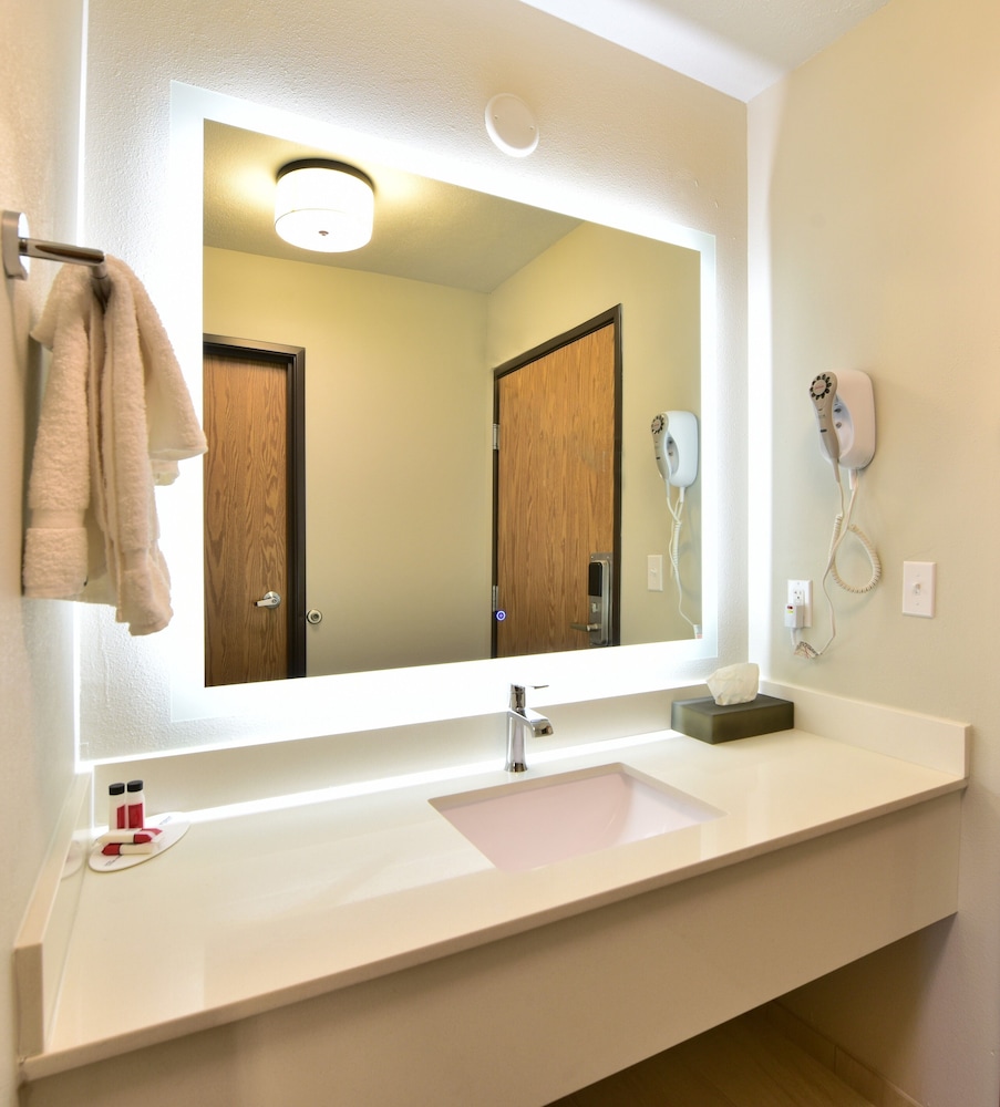 Days Inn By Wyndham Springville 3/44