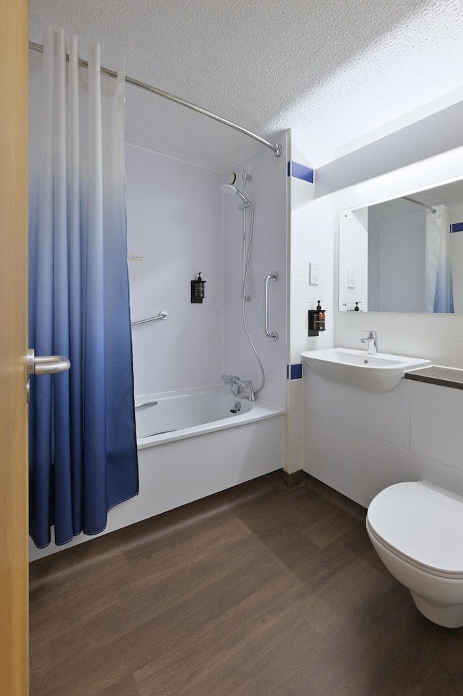 Travelodge Aberdeen Bucksburn Hotel 28/30