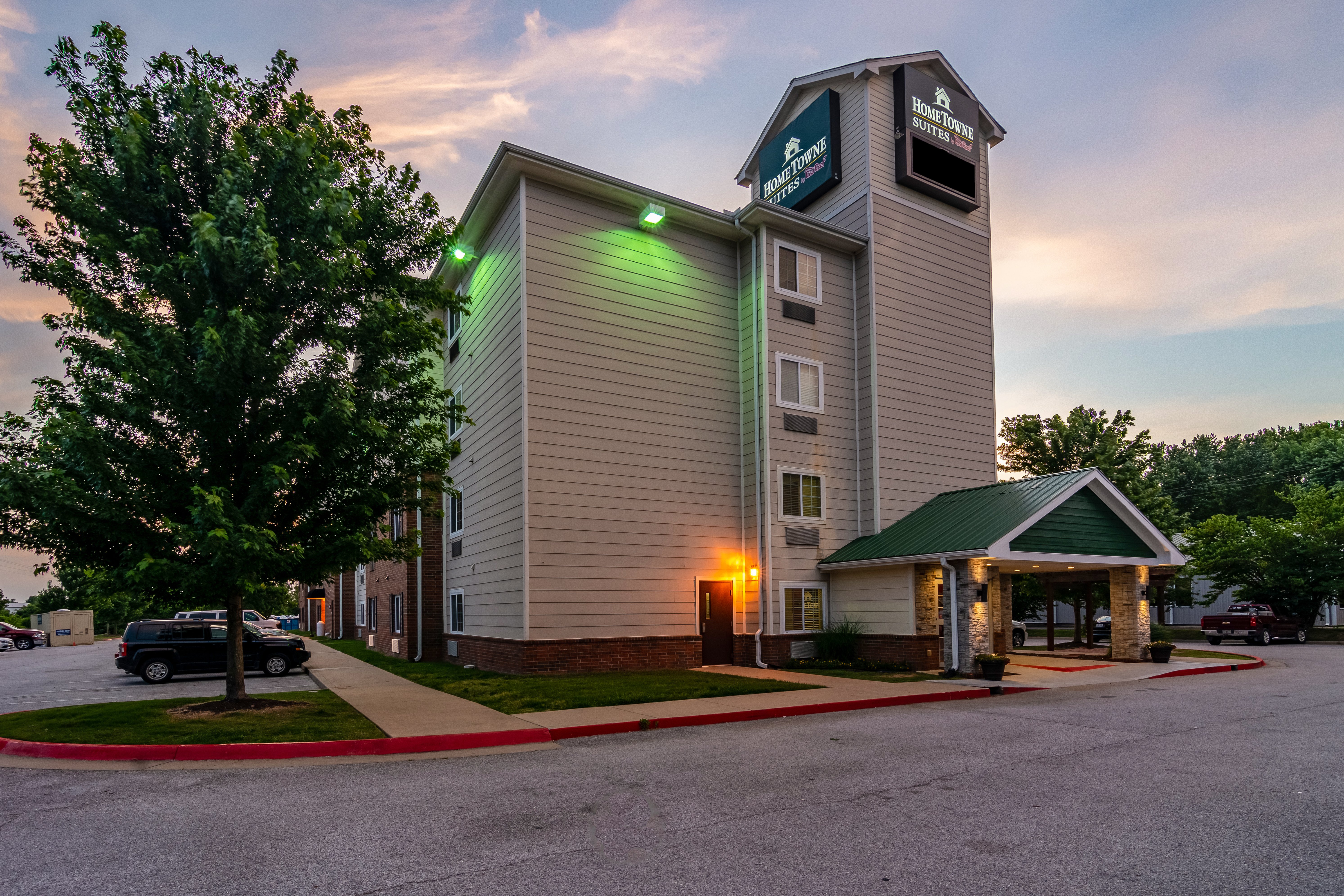 HomeTowne Studios & Suites Bentonville 5/14