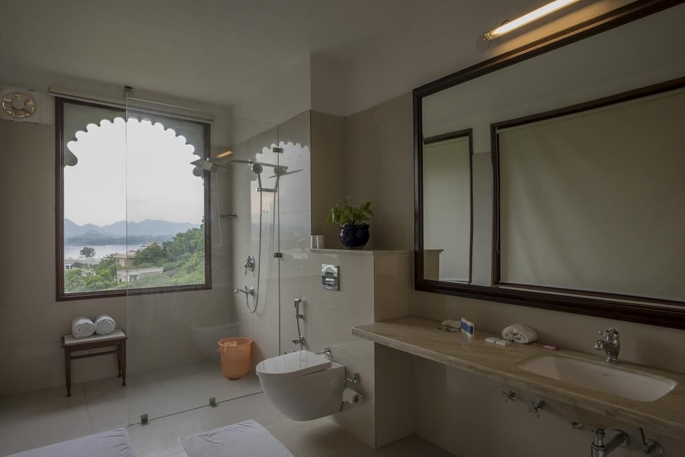 LUXURY, SUITE, DOUBLE BED, LAKE VIEW