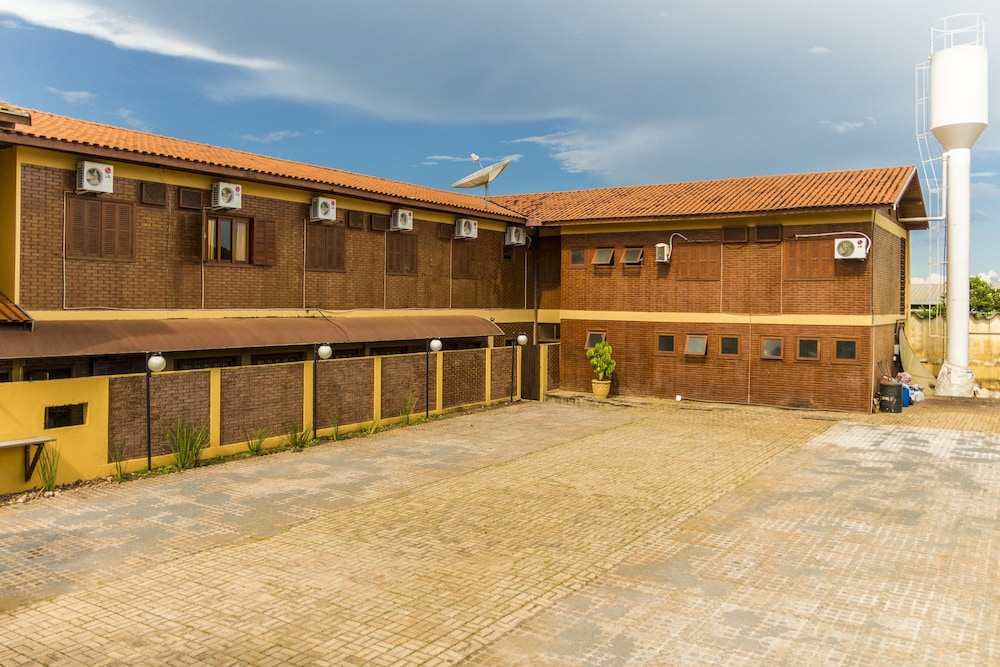 Hotel Pira Miuna 70/74
