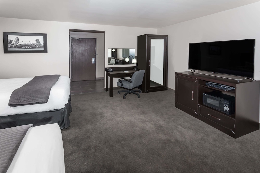 Baymont by Wyndham Glenview 30/32