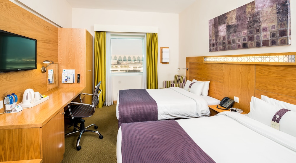 Holiday Inn Express Dubai Airport 16/44