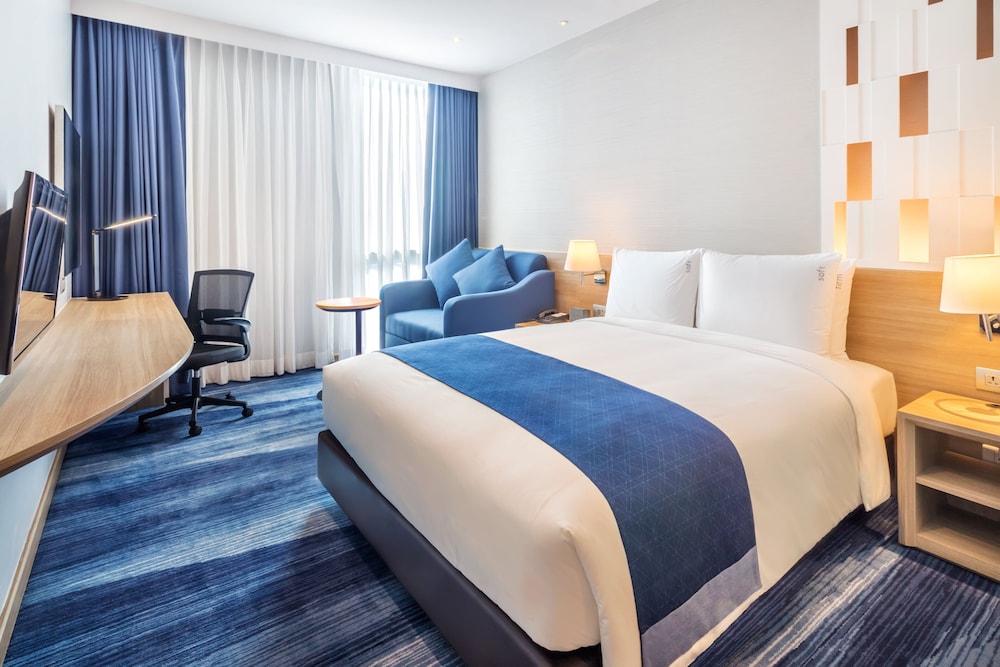 Holiday Inn Express Bangkok Soi Soonvijai 8/42