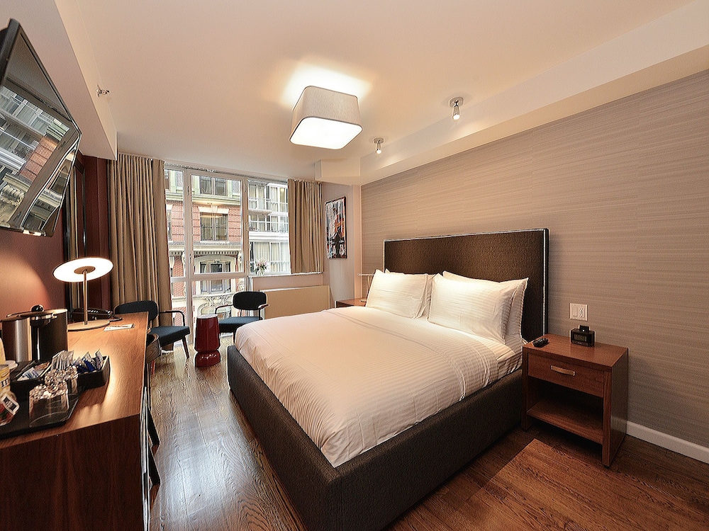 Hotel 32 32 25/78