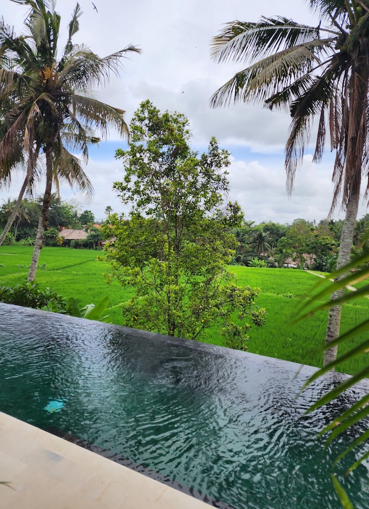 Motama Villa 35/50