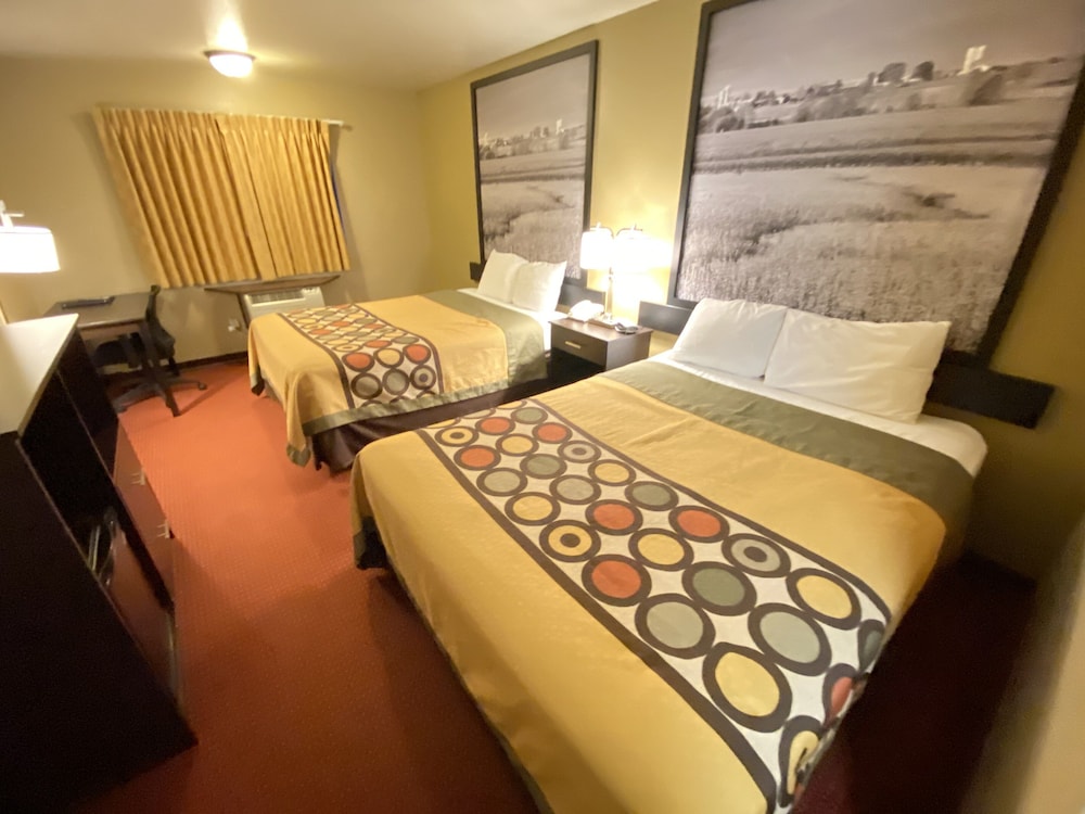 Super 8 by Wyndham Eau Claire WI 7/20