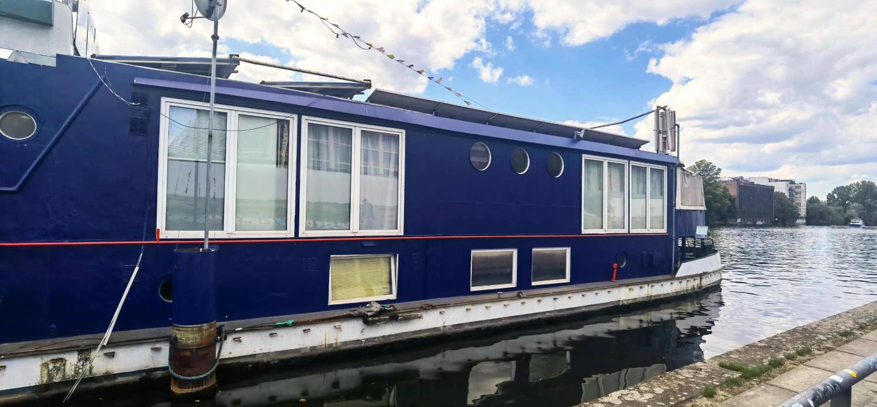 Eastern Comfort Hotel & Hostelboat 5/58