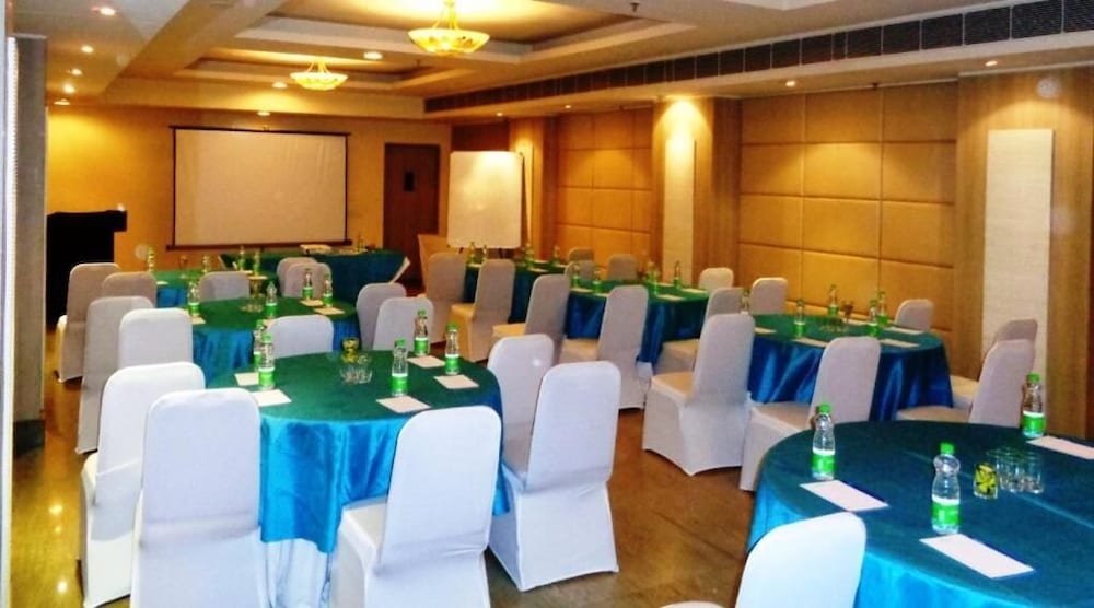 Sarovar Portico Naraina 44/54