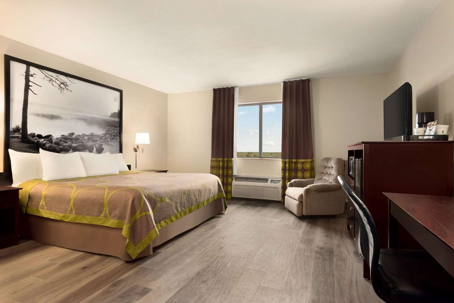 Super 8 by Wyndham Bethany MO 4/19