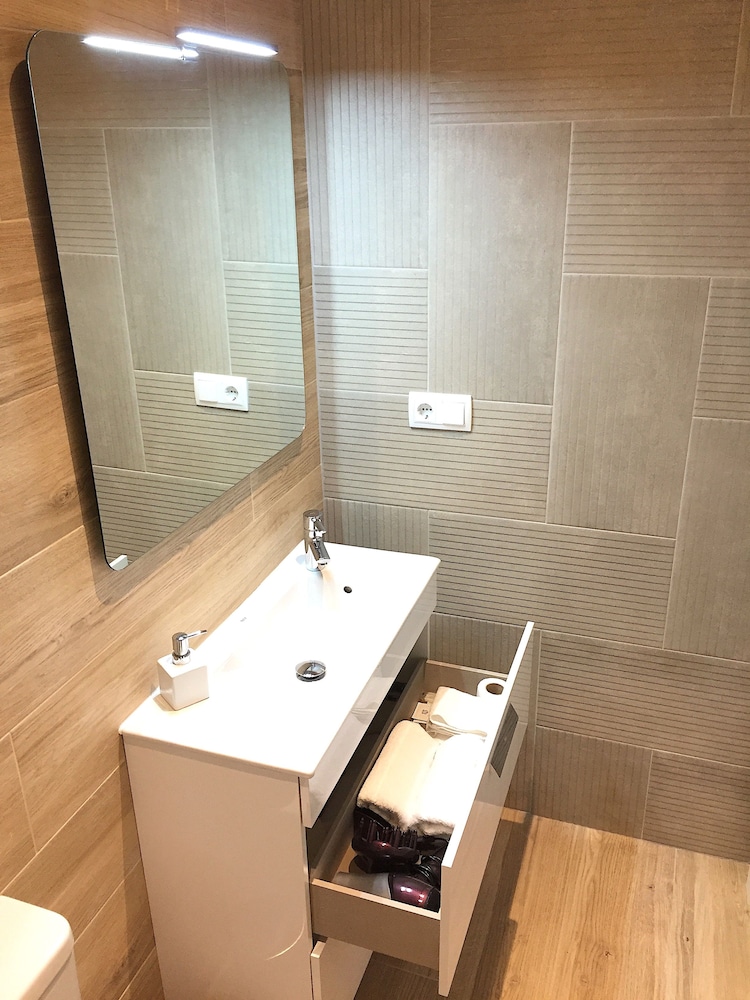 Hip Karma Hostel Shared Rooms 39/50