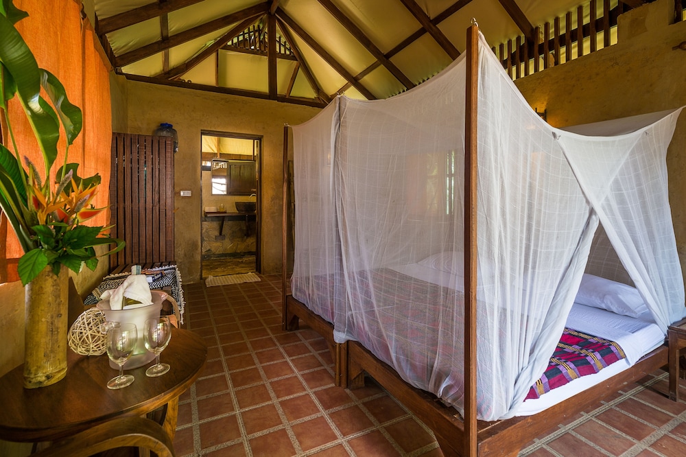 Our Jungle Camp - Eco Resort 30/75