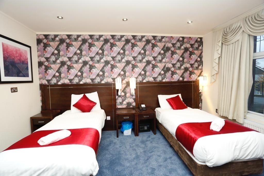 DELUXE, TWIN BEDS