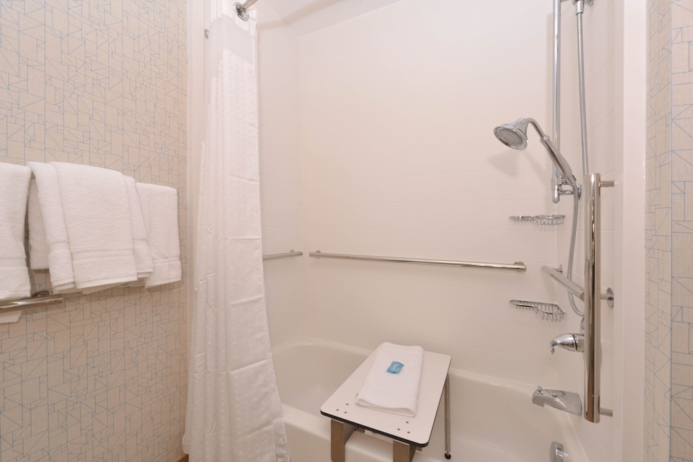 Holiday Inn Express Olean 18/75