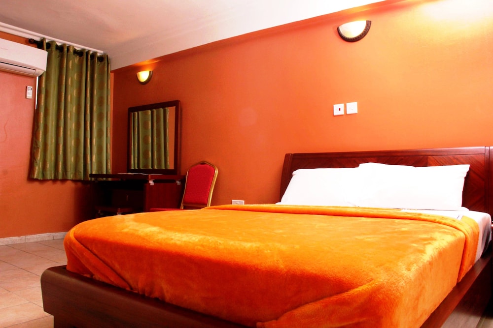 EXECUTIVE, SUITE