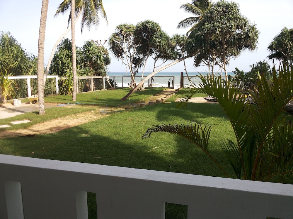 Taj Tangalle Boutique Hotel 27/35