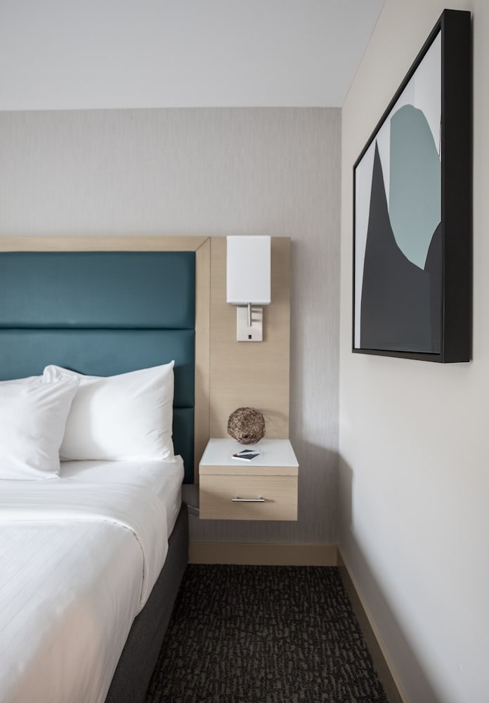 Crystal Lodge Hotel Whistler 12/66