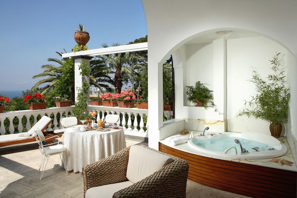 Grand Hotel Cocumella 64/84