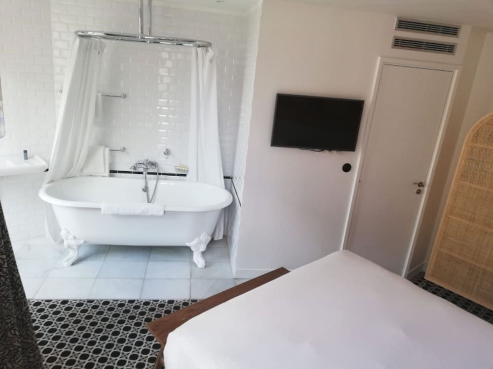 HOTEL EMILE 14/49