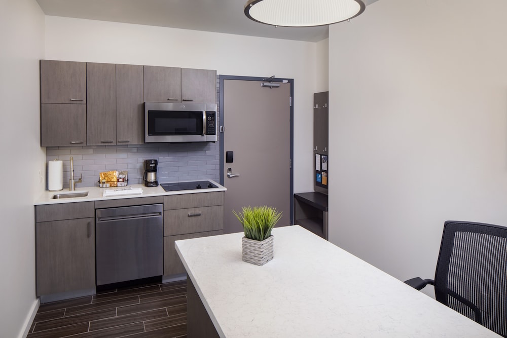 Hyatt House Augusta Downtown 24/52