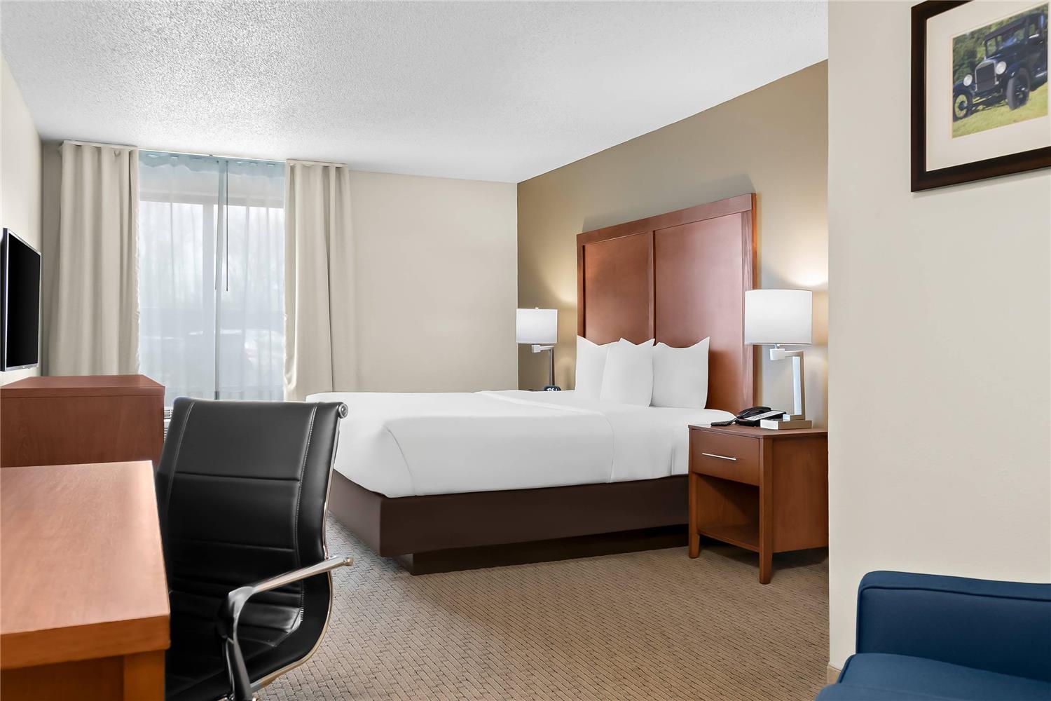Comfort Inn & Suites Taylor - Detroit 4/21