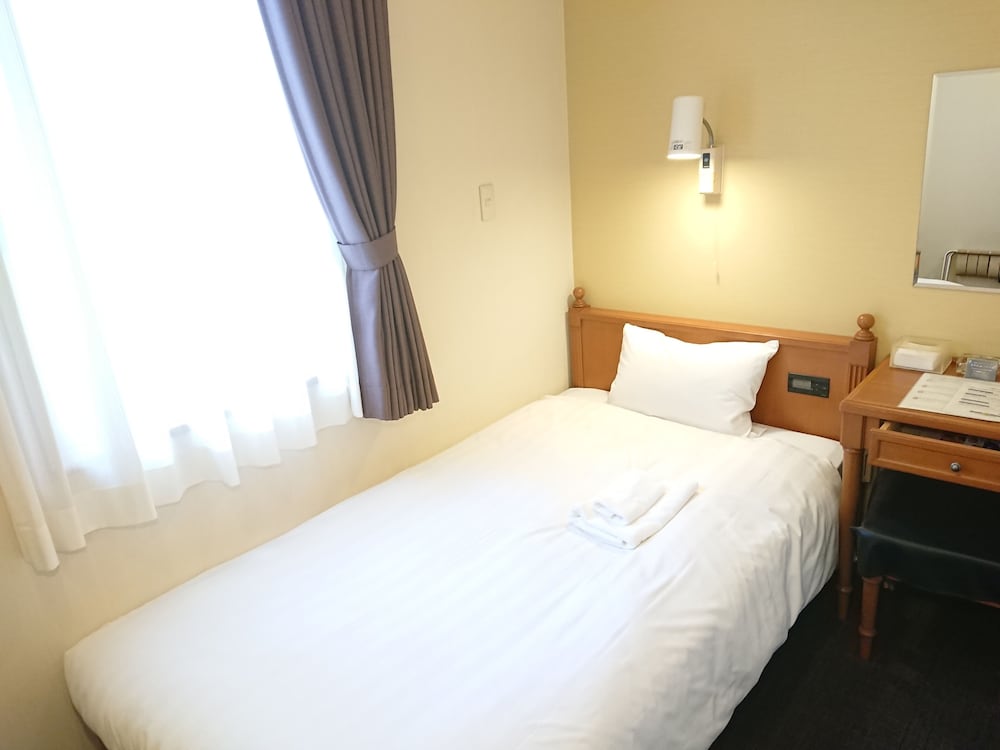 ROOM, SINGLE, SMOKING