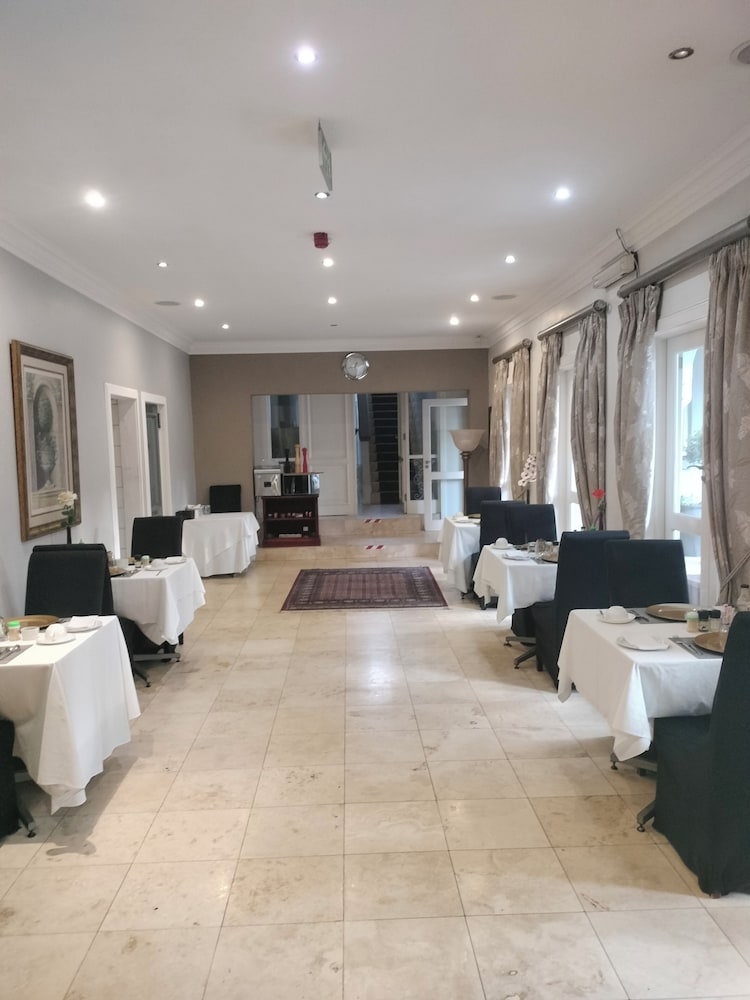 131 on Herbert Baker Boutique Hotel 42/50