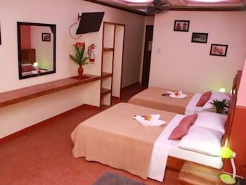 POOL, SUITE, QUEEN BED