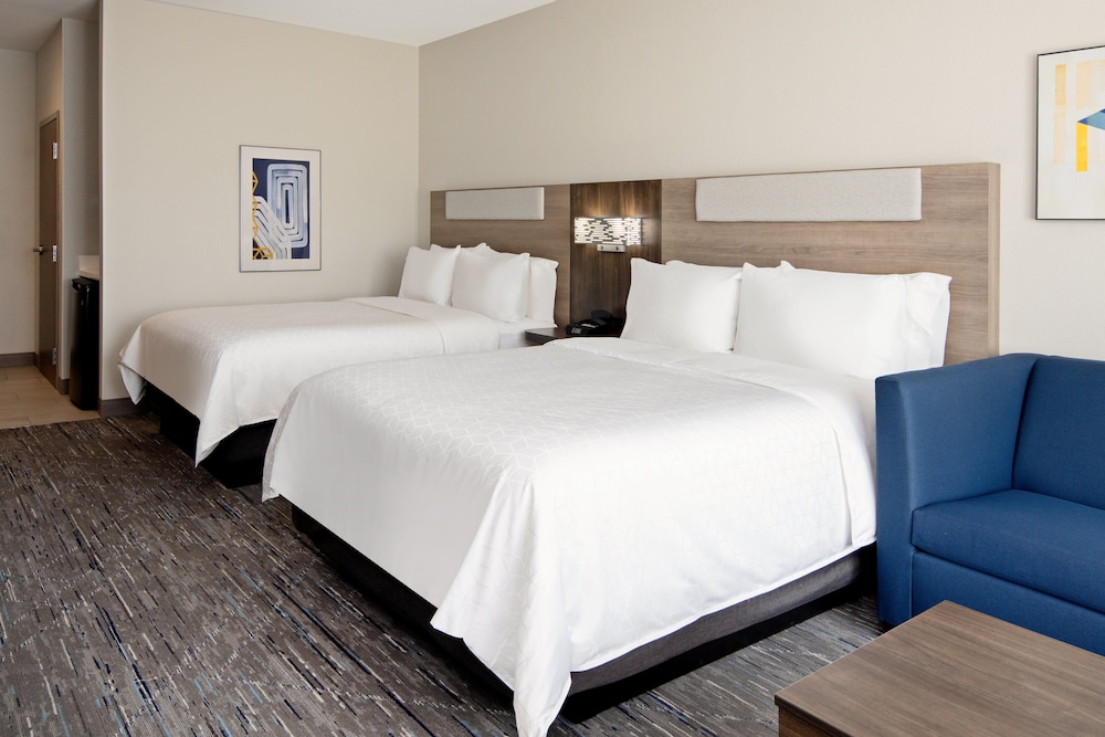 Holiday Inn Express and Suites Palm Desert Millennium 17/52
