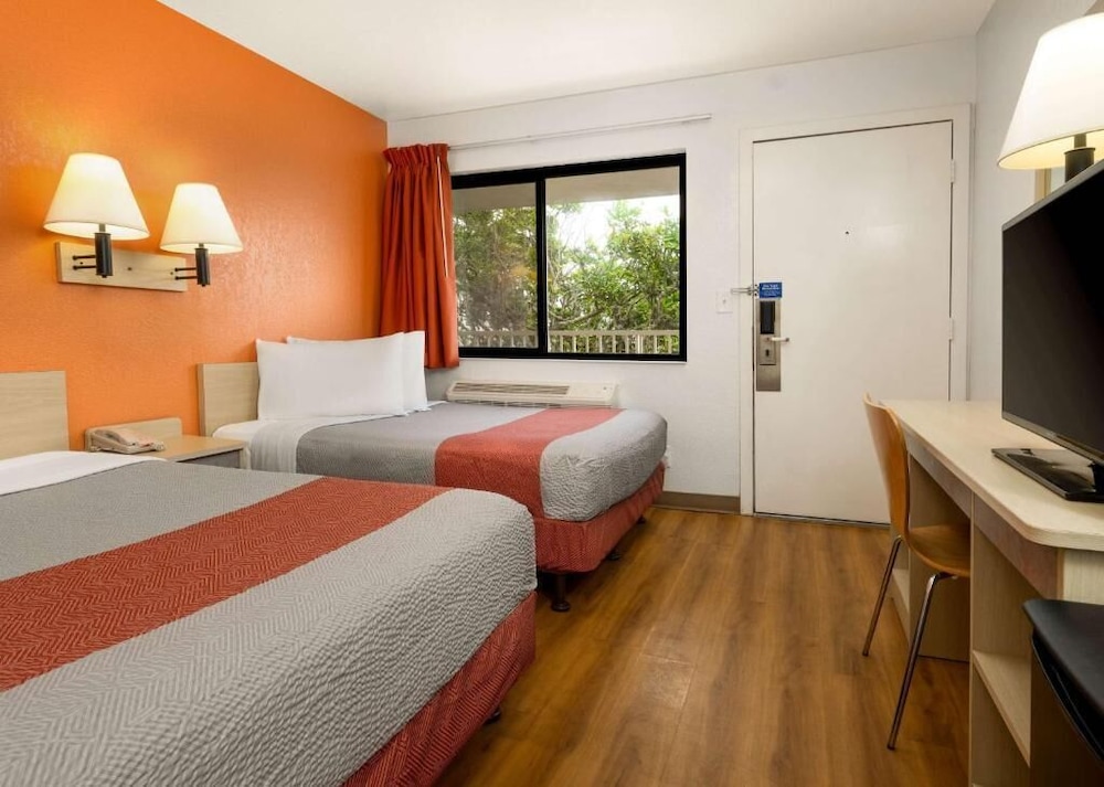 Motel6 Morro Bay, CA 25/63