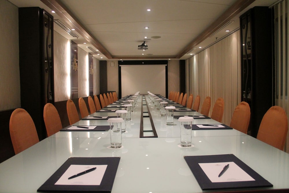 Verwood Hotel & Service Residence 38/50