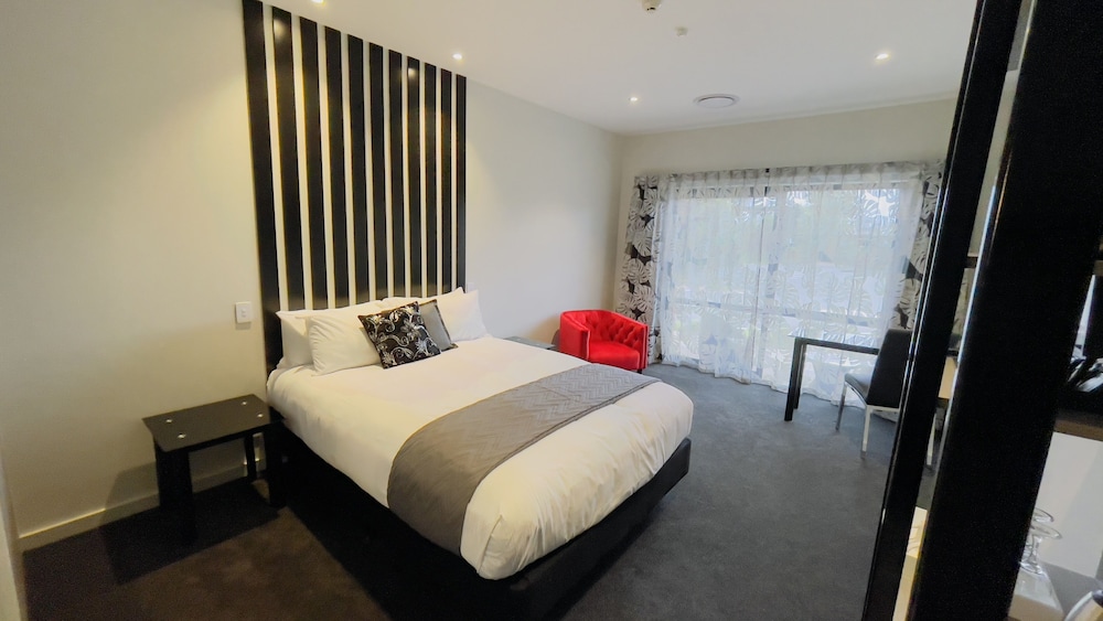 The Marlborough Riverside Hotel 24/48