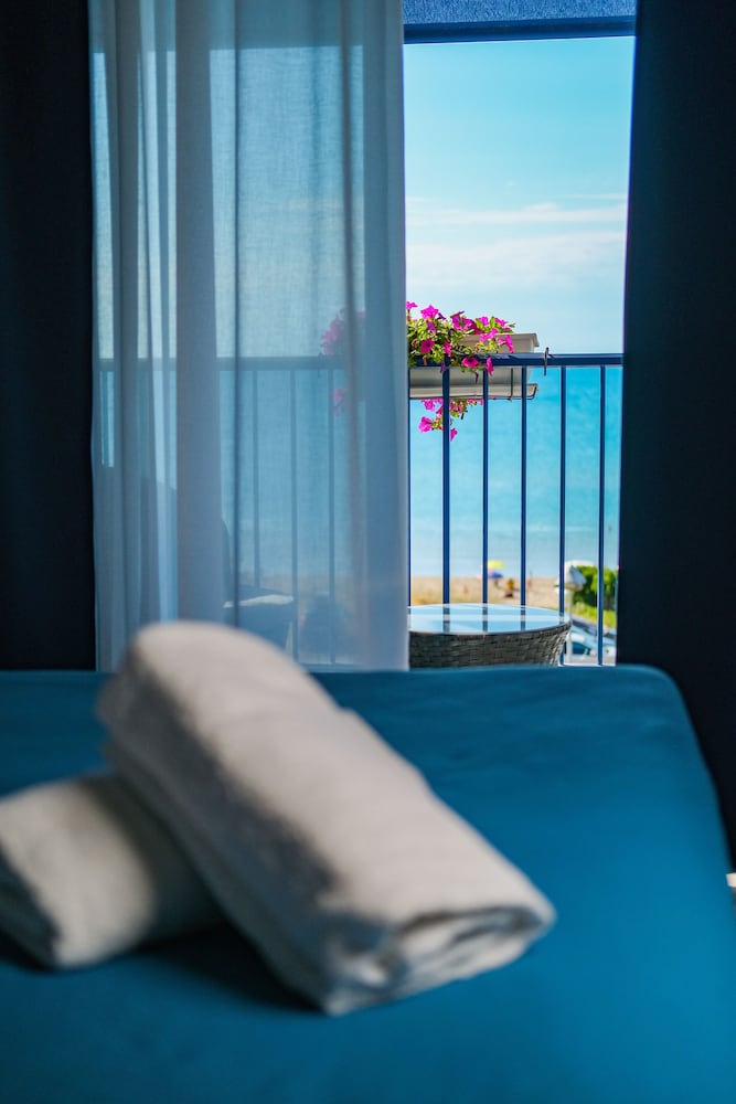 Tichos Greenblu Hotel 24/63