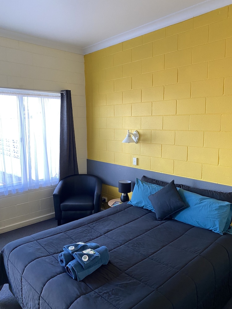 CENTRAL POINT MOTEL 10/61