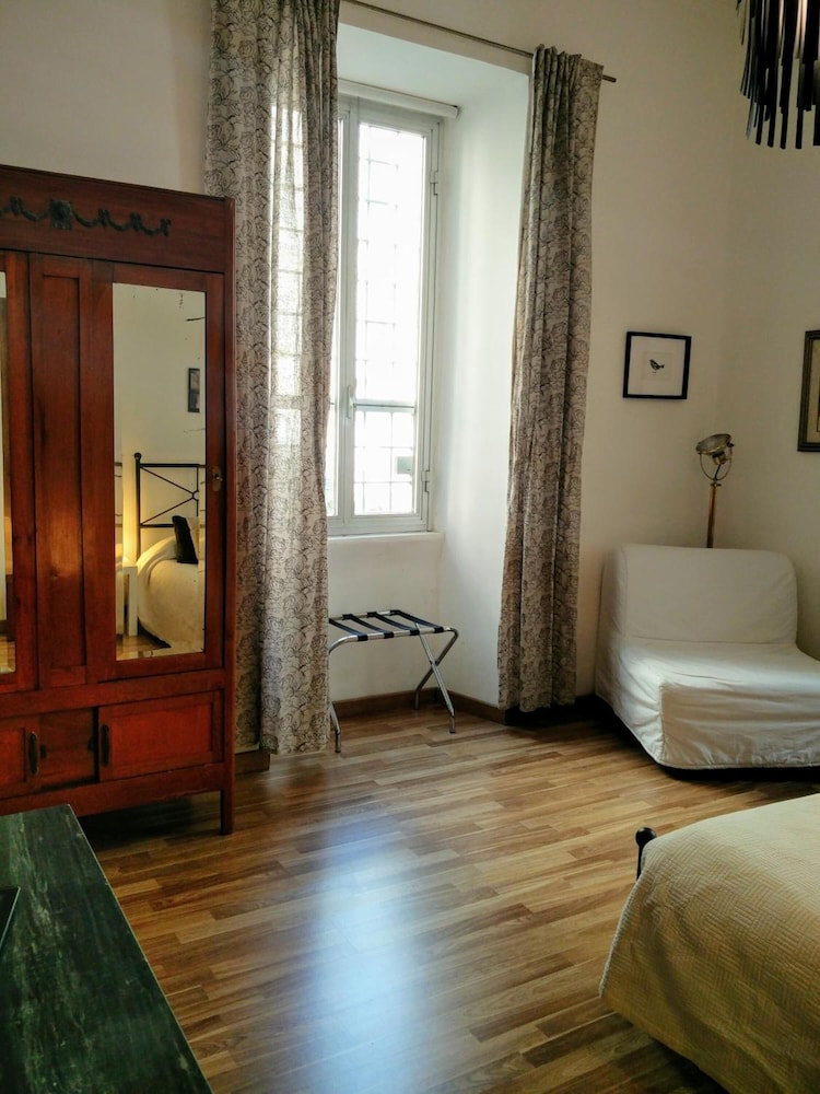 Rome Center Rooms 9/44