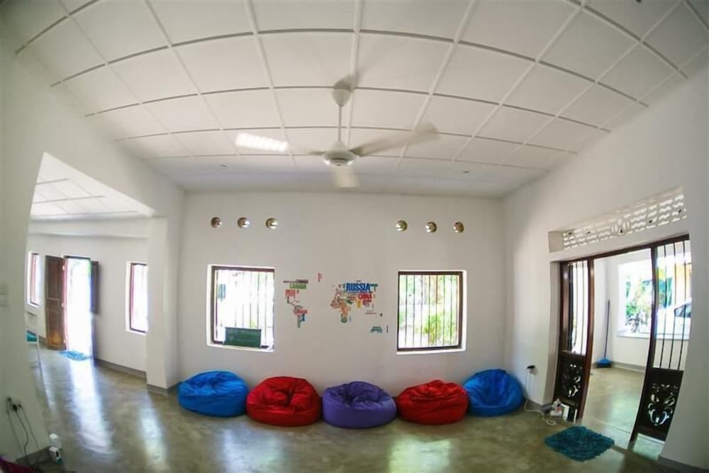 Hostel First Mirrisa 16/20