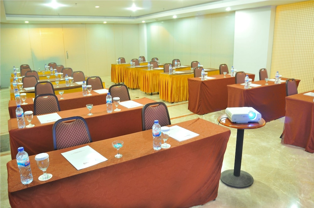 Losari Roxy Hotel Kt 17/20