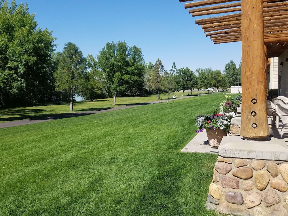 Best Western Plus Riverfront Hotel And Suites 34/37
