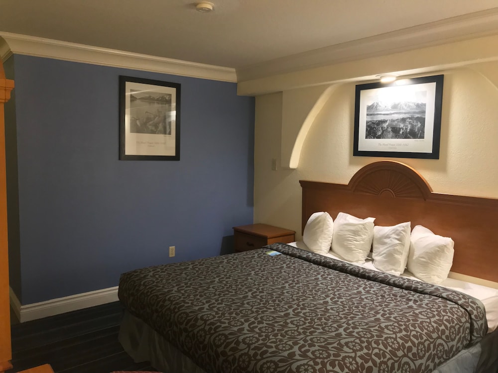 Days Inn by Wyndham San Antonio Airport 13/37