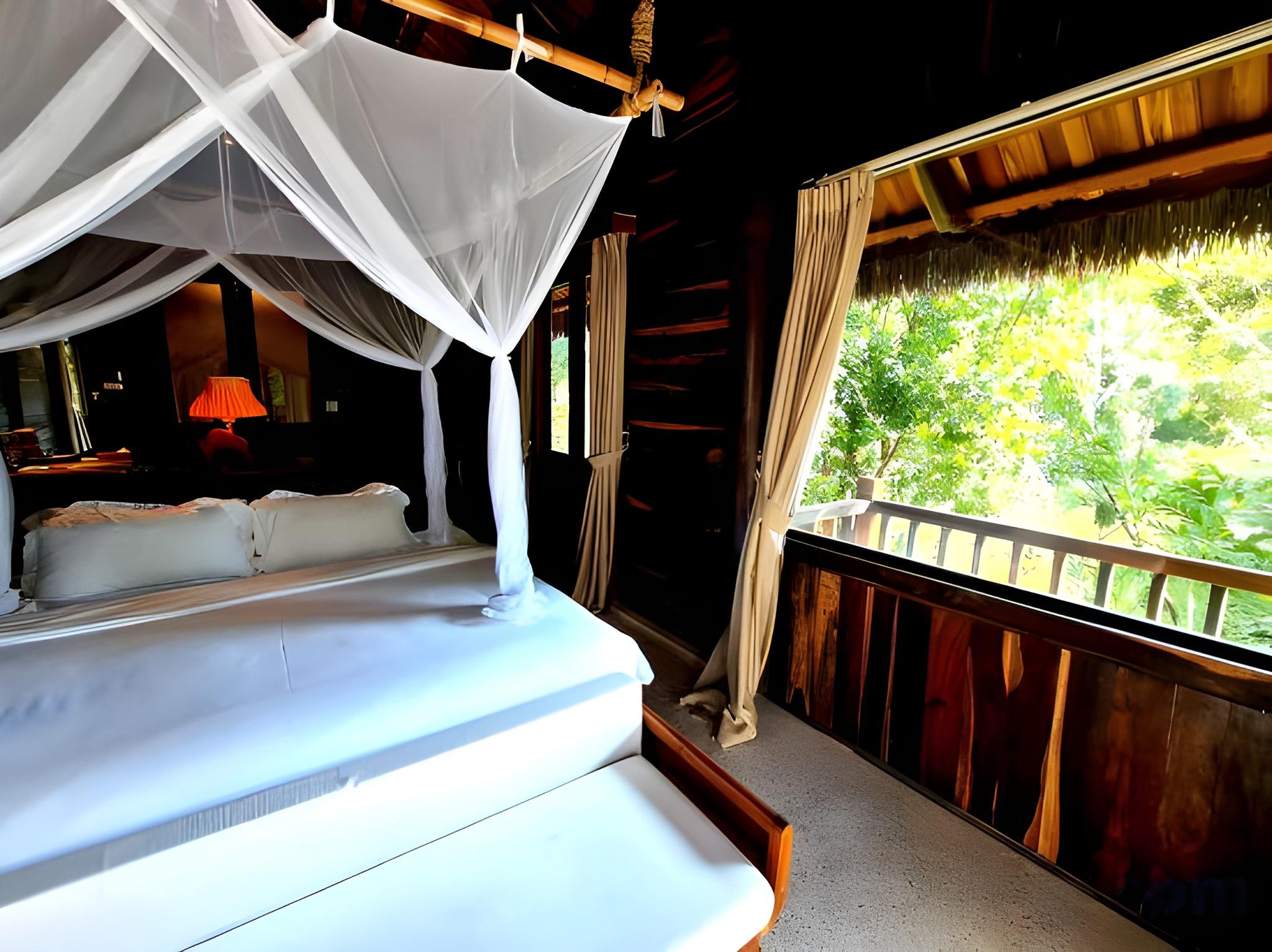 Ocean Breeze, Bungalow, King Bed, Garden View
