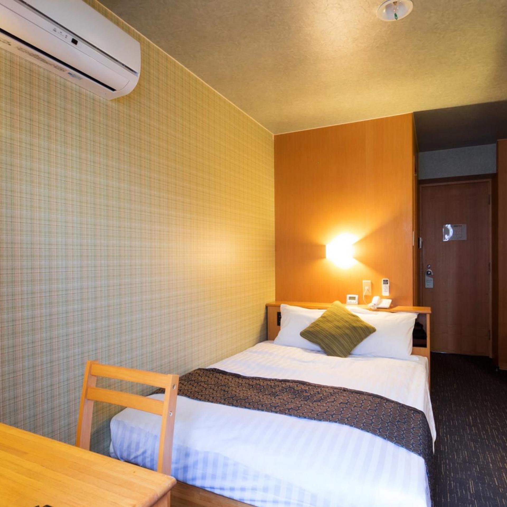 ROOM, DOUBLE BED