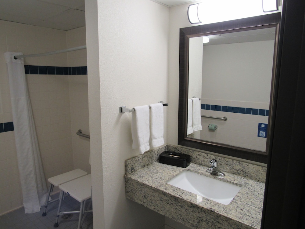 Americinn By Wyndham Menominee 12/40