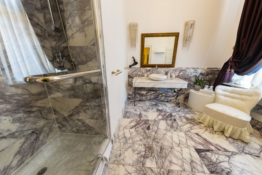 Grand Boutique Hotel 77/77