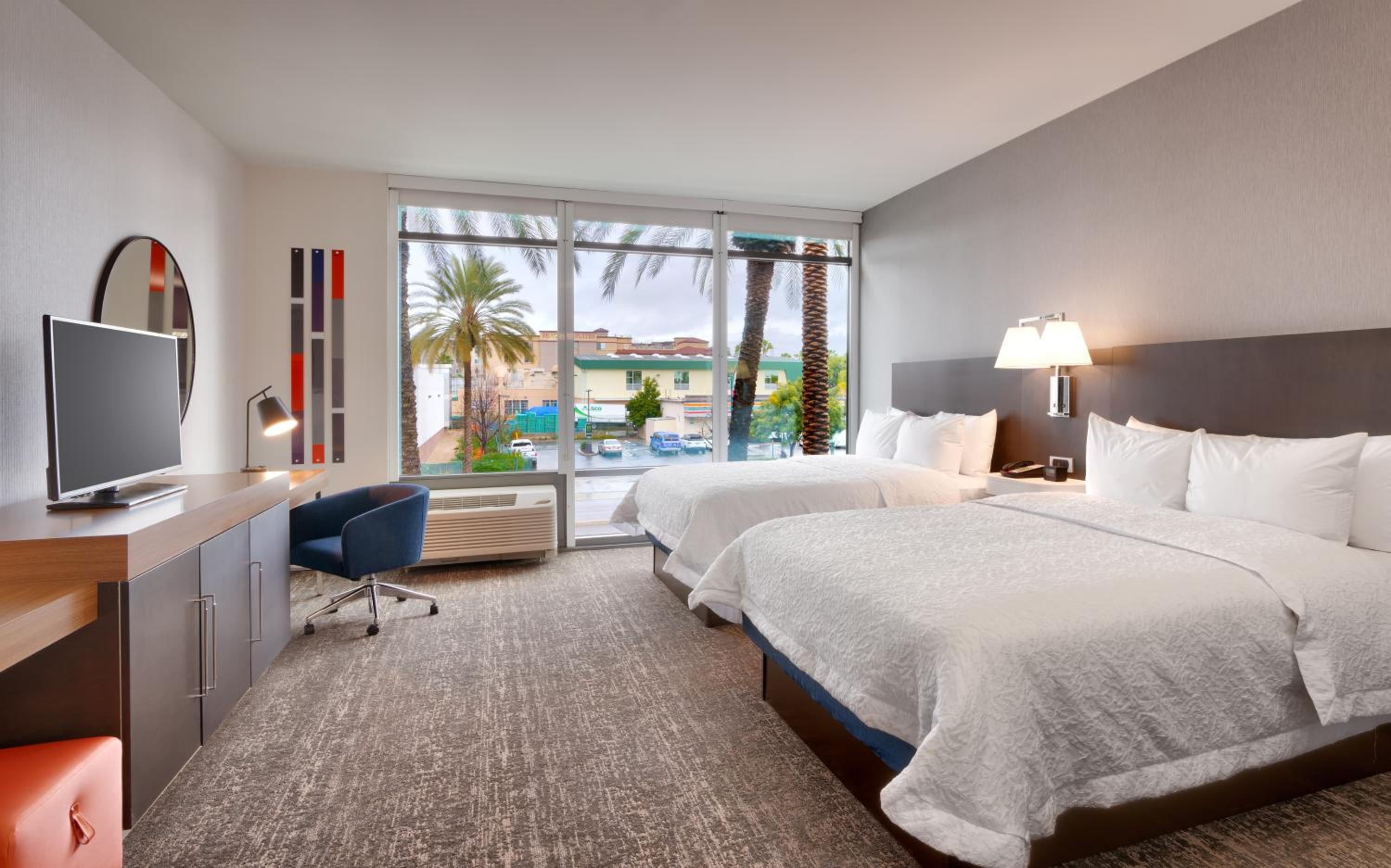 DELUXE, 2 QUEEN BEDS