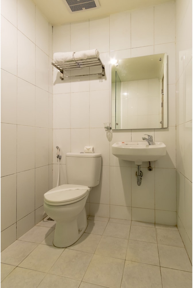 Oyo 319 Putra Mulia Hotel 30/32