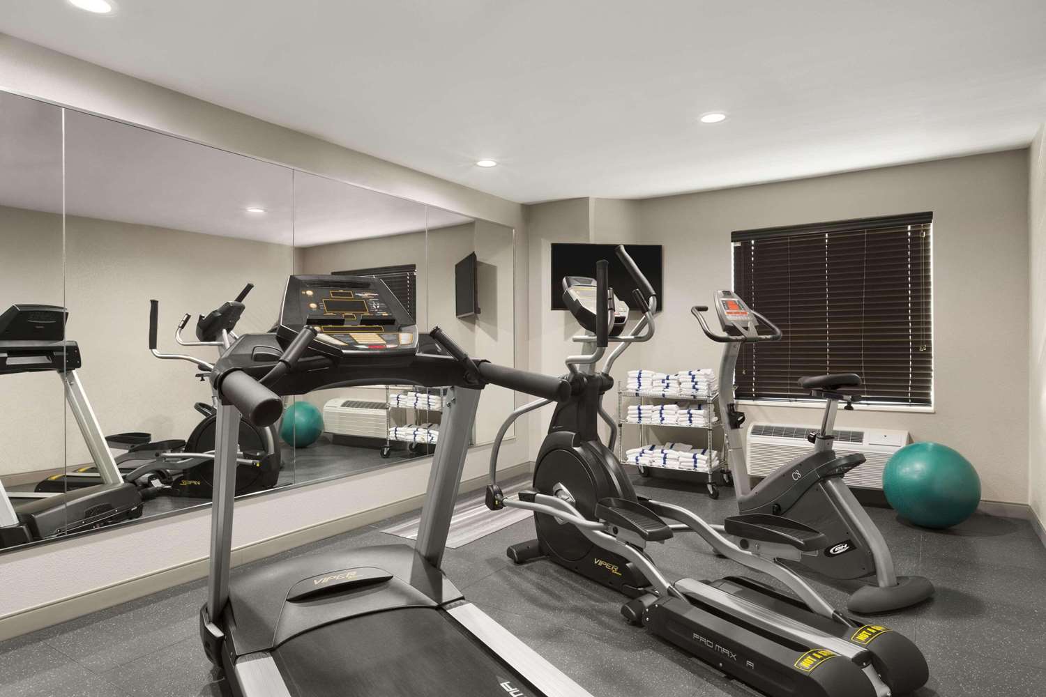 Country Inn & Suites by Radisson, Pierre SD 3/7