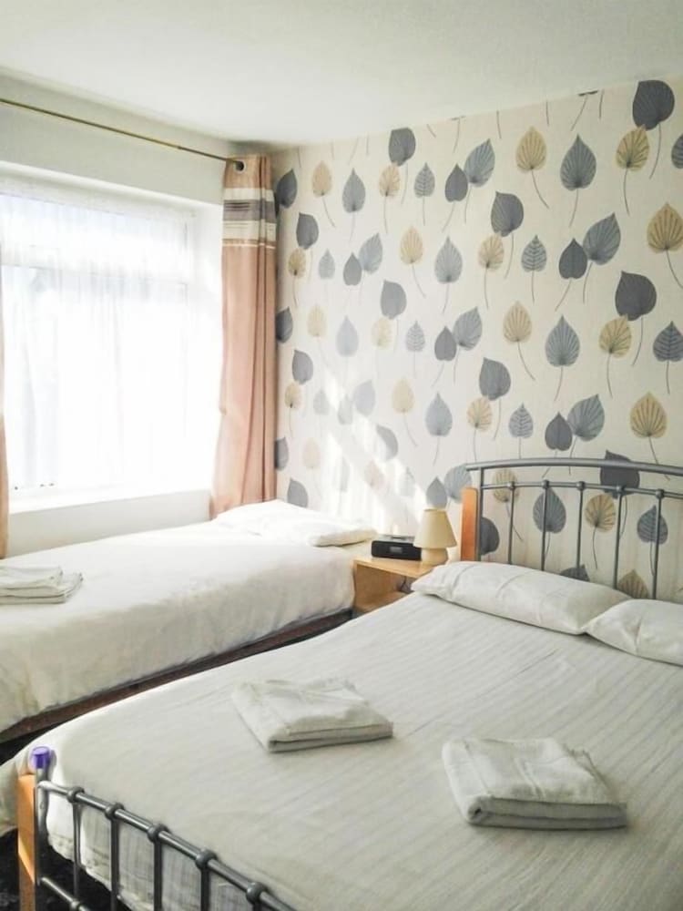 ROOM, QUADRUPLE