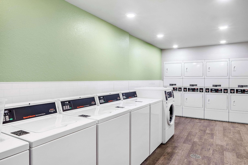 WoodSpring Suites Fort Myers - Cape Coral 33/44