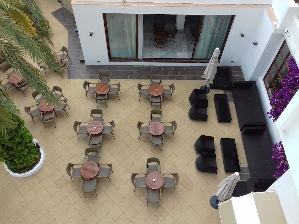 Hotel Tres Torres 6/65